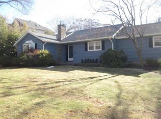 17 Gordons Corner Rd, Manalapan, NJ 07726