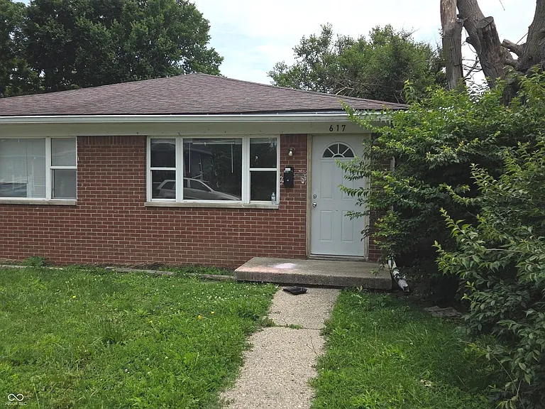 617 N Oxford St — Photo 1