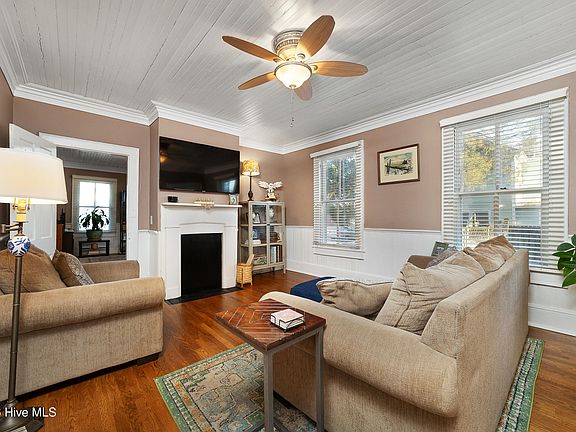 4th image of 813 N Craven Street