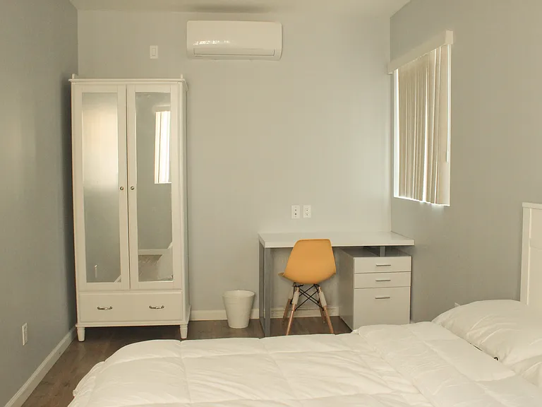 1259 W 36th Pl — Photo 38