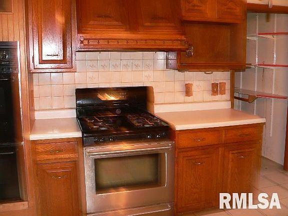 2nd image of 207 W Smith St