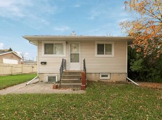 1822 1a Ave N, Lethbridge, AB T1H0B1