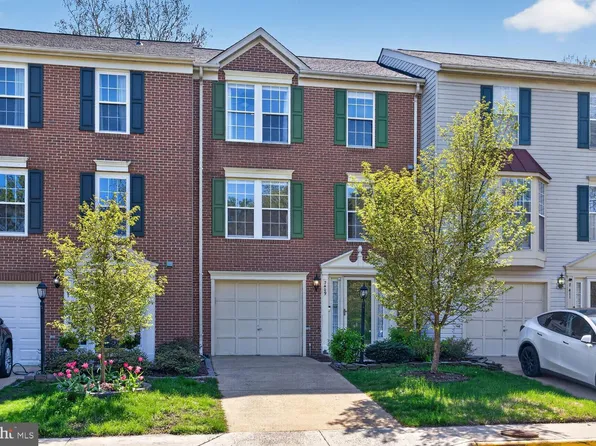7409 Gadsby Sq, Alexandria, VA 22315