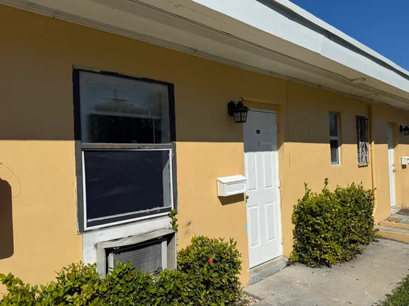 3300 Broadway APT 15, West Palm Beach, FL 33407