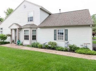 21 Highpointe Dr, Troy, NY 12182