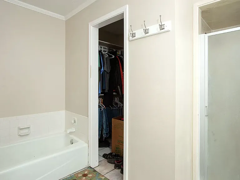 3301 Winton Dr — Photo 11