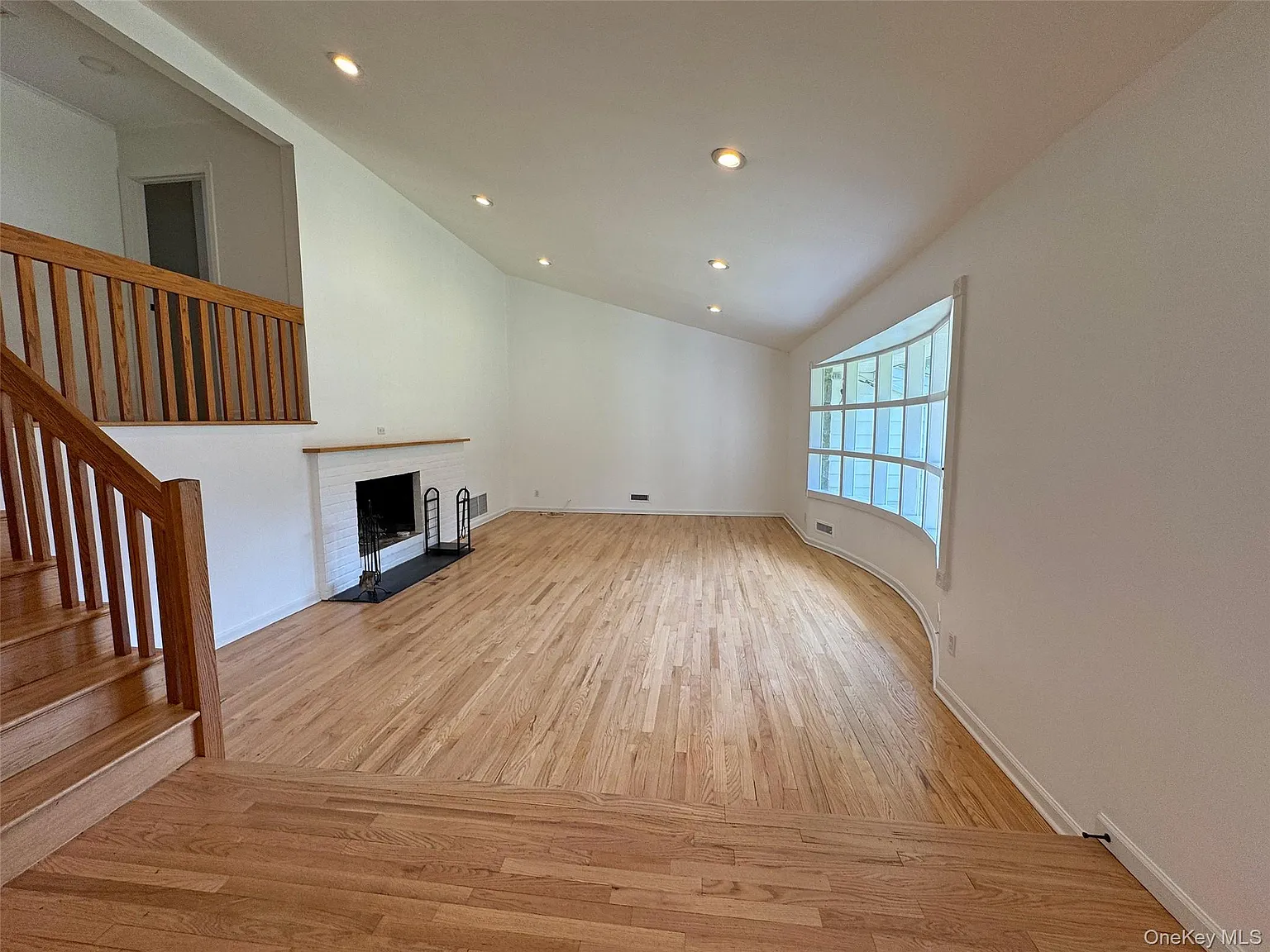 4 bed, 3.0 bath, 2416 sqft, $9,500 — Photo 2