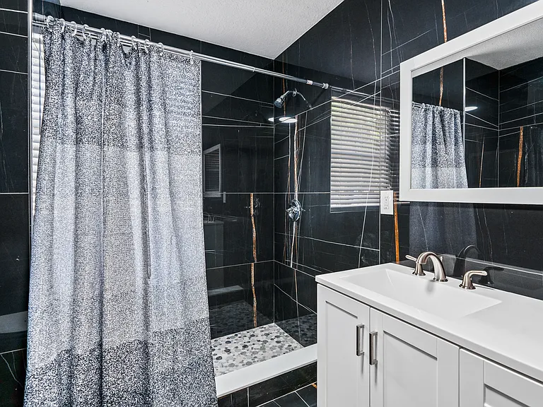209 W Gladys St #2 — Photo 11