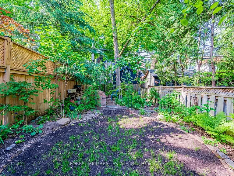 70 Macpherson Ave #UPPER — Photo 25