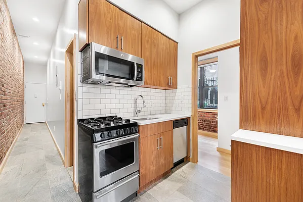 Rented by BH Brokerage Group | media 18