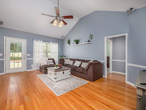 5th image of 224 Jordan Ave