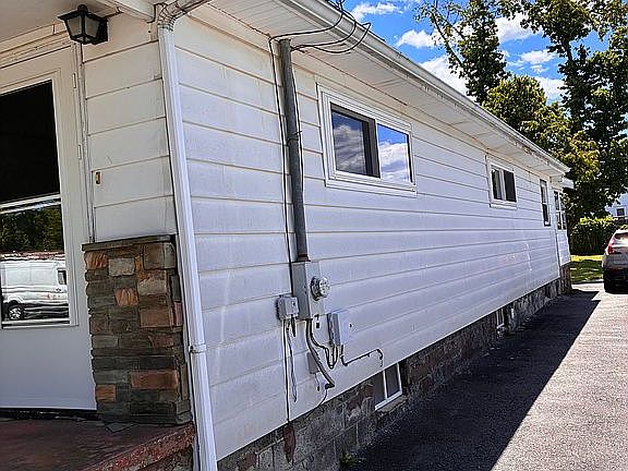3rd image of 133 Townsend Ave