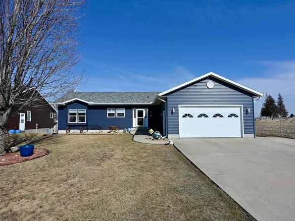 834 Milford St, Marengo, IA 52301