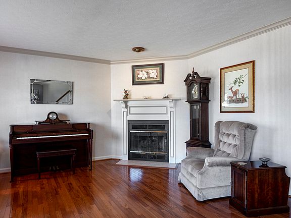 4th image of 9012 Green Garden Ct