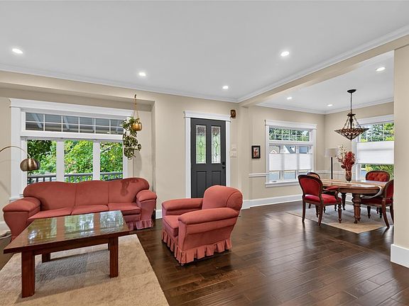 4th image of 1038 Islay St