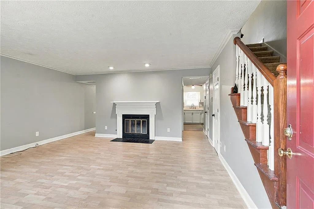 2 bed, 2.5 bath, 1302 sqft, $1,750 — Photo 3