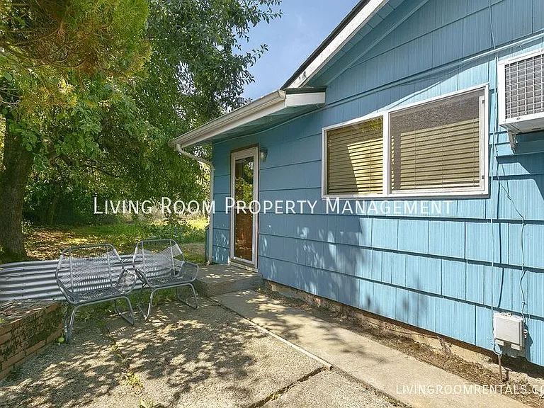 11736 NE Eugene St — Photo 12