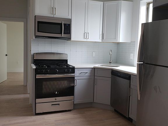3rd image of 17 Gifford Ave APT 5D