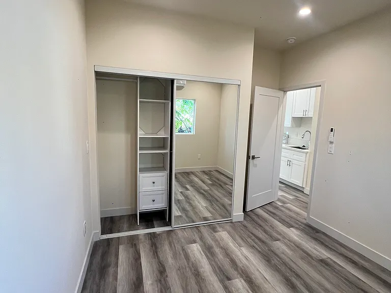 11616 Hamlin St #11620 — Photo 32