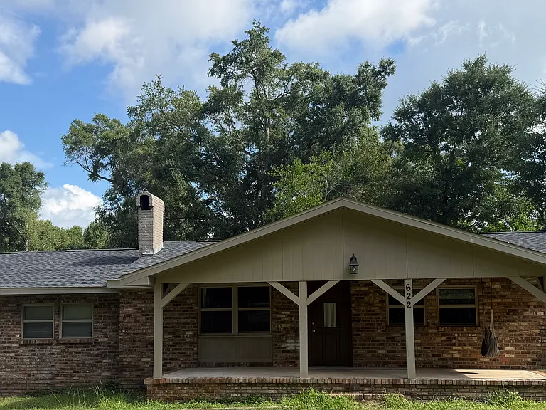 622 Ayer St — Photo 1