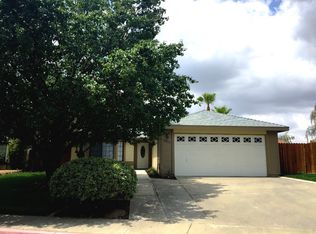 3211 S Parkwood Ct, Visalia, CA 93277