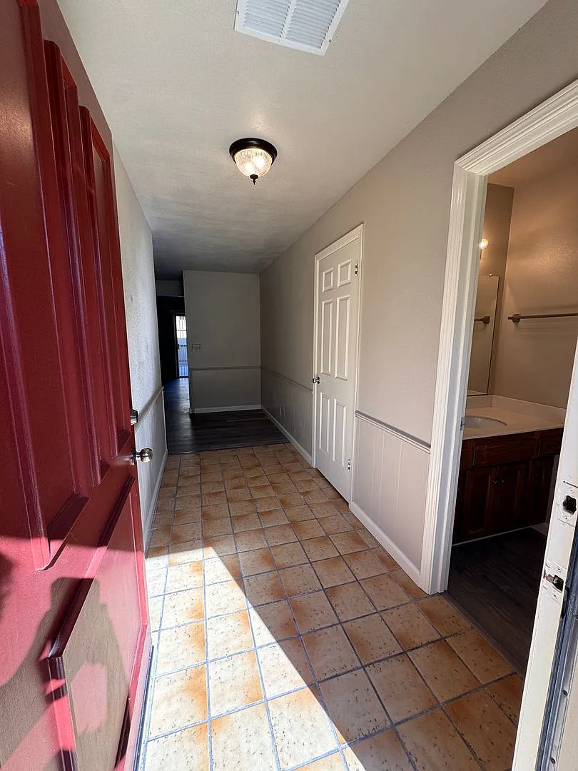 Updated 3 Bedroom 3 Bath Townhome in North Salinas — Photo 3