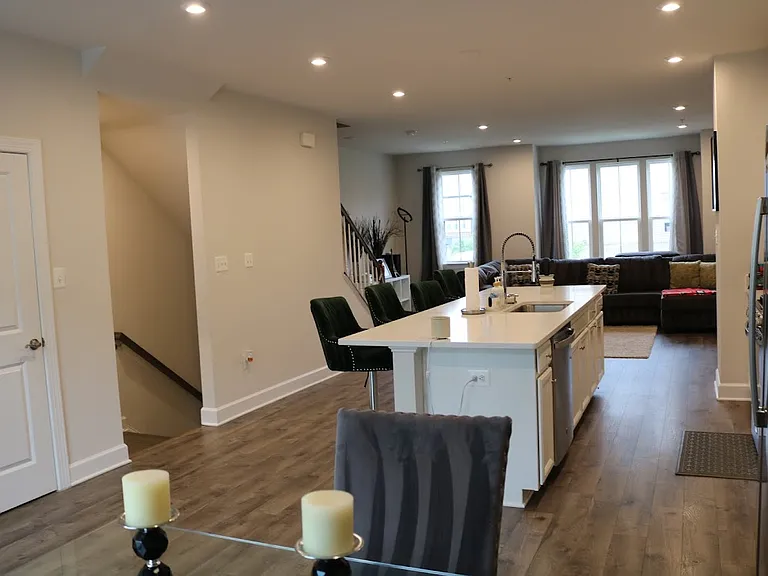 9543 Capital Ln — Photo 7