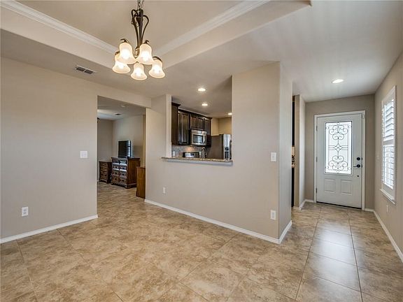 4th image of 105 Montague Ln