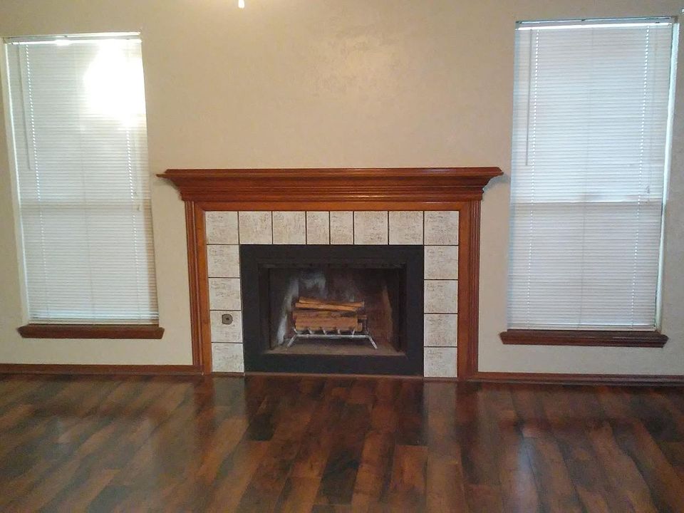 2nd image of 1007 Swan Lake Ct