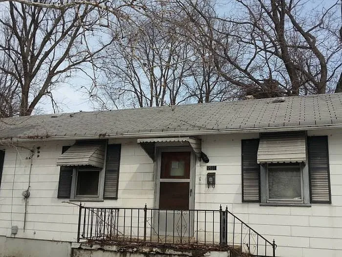 2037 Belle Ave photo 1