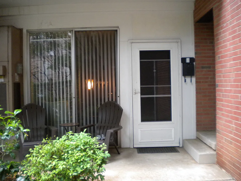 400 Queens Rd