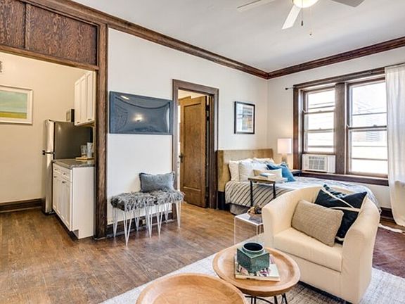 3rd image of 1367 E 53rd St #200