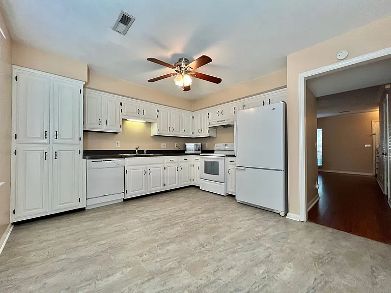 836 Brentwood Point — Photo 6