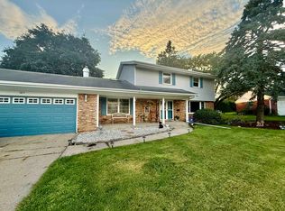 3811 Abbotsford Rd, Rockford, IL 61107