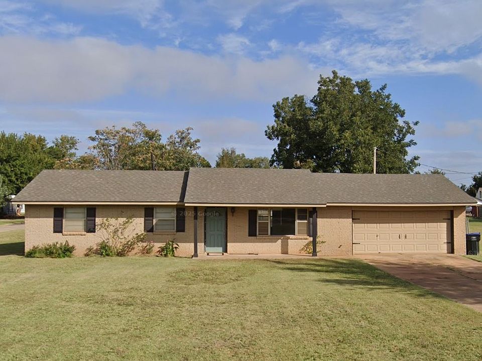 3 bed, 2 bath, 2 car garage, fenced backyard, storage bldg, oversized living room, recently remodeled, Cashion Schools