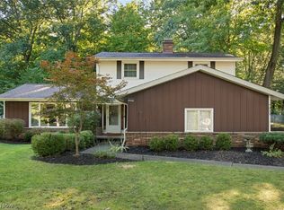 7033 Shaner Dr, Walton Hills, OH 44146