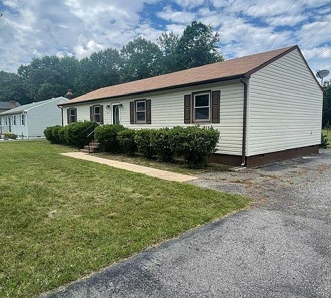 4th image of 3909 Robin Hood Dr