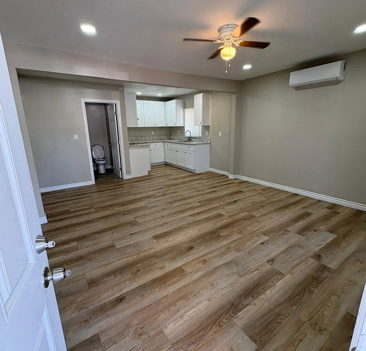 2 bed, 750 sqft, $2,295 — Photo 2