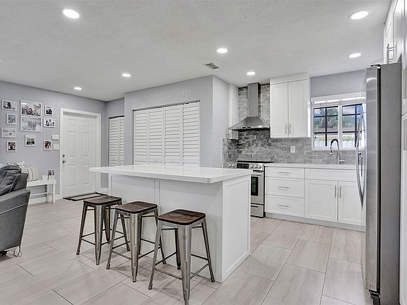 3rd image of 7953 Madeira Street