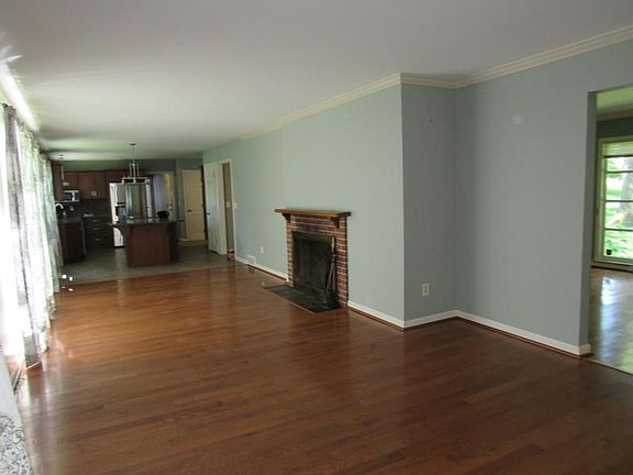 3rd image of 130 Emory Dr