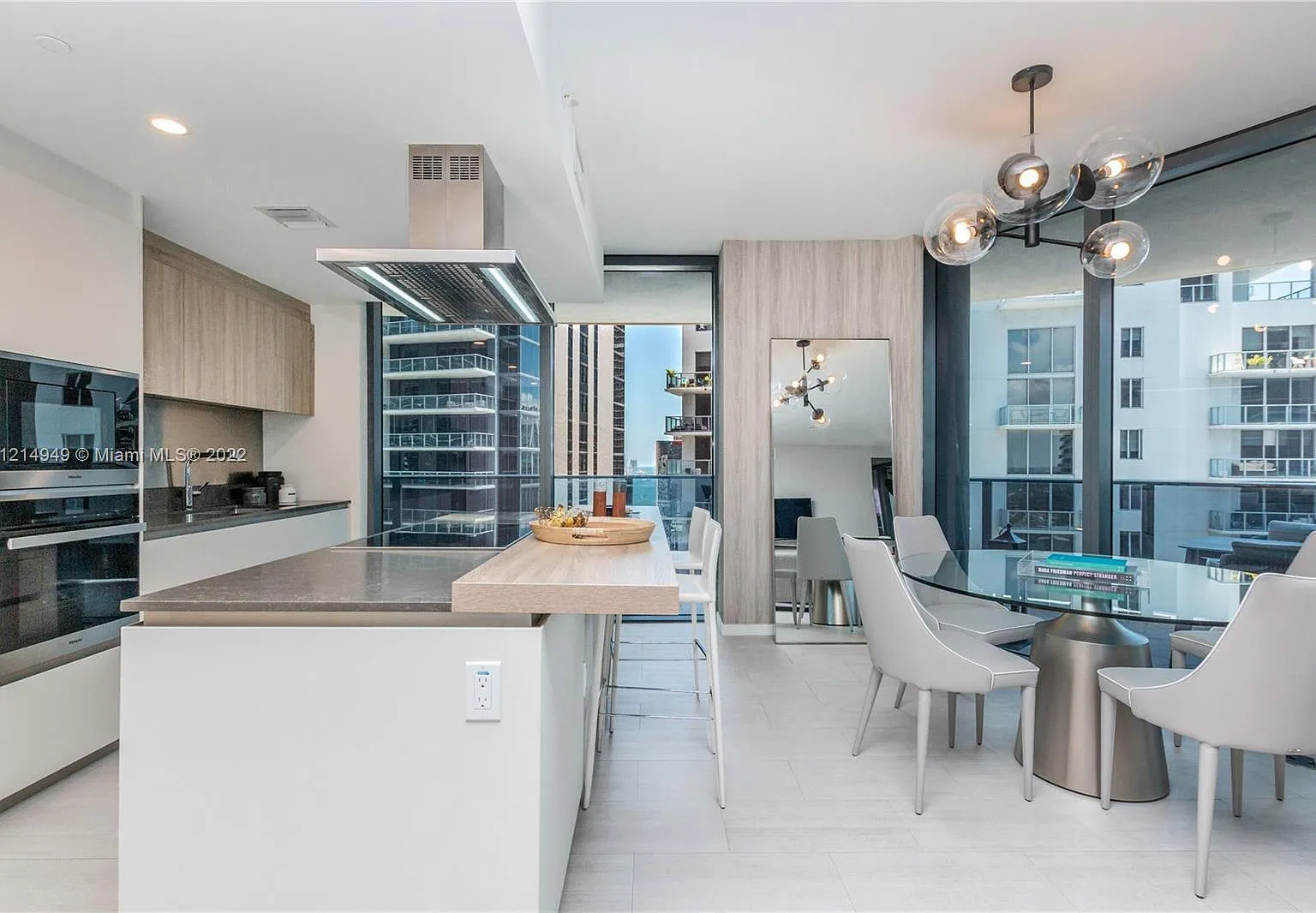 2 bed, 2.5 bath, 1286 sqft, $8,000 — Photo 1