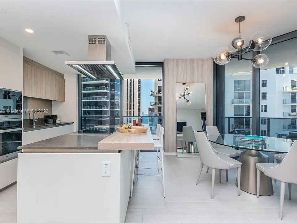 1000 Brickell Plz #3601