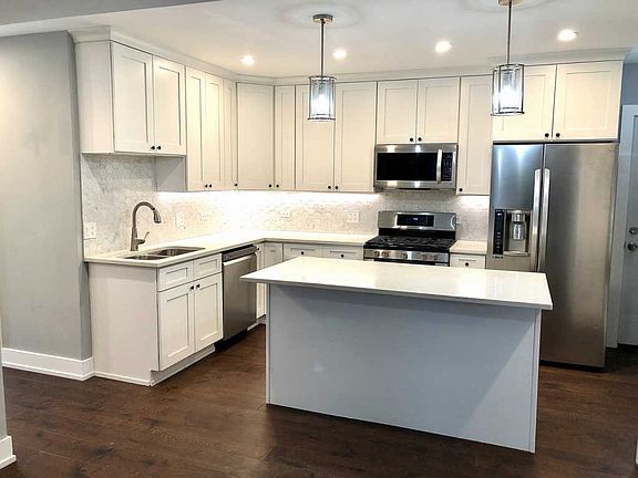 5th image of 3026 N Allen Ave #1