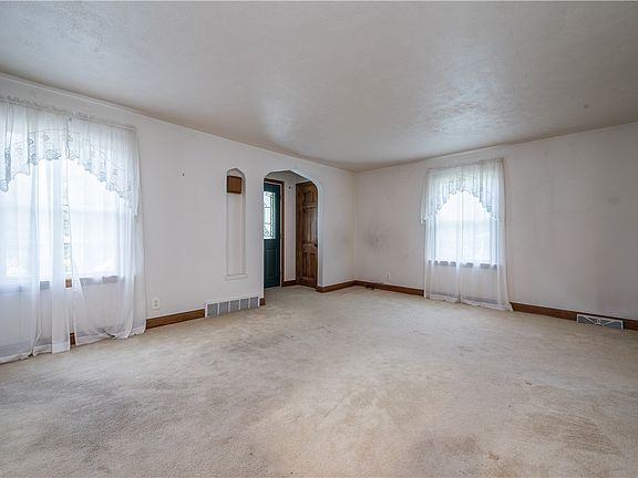5th image of 948 Fairoaks St