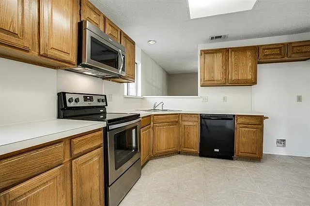 404 Tucson Ct — Photo 5