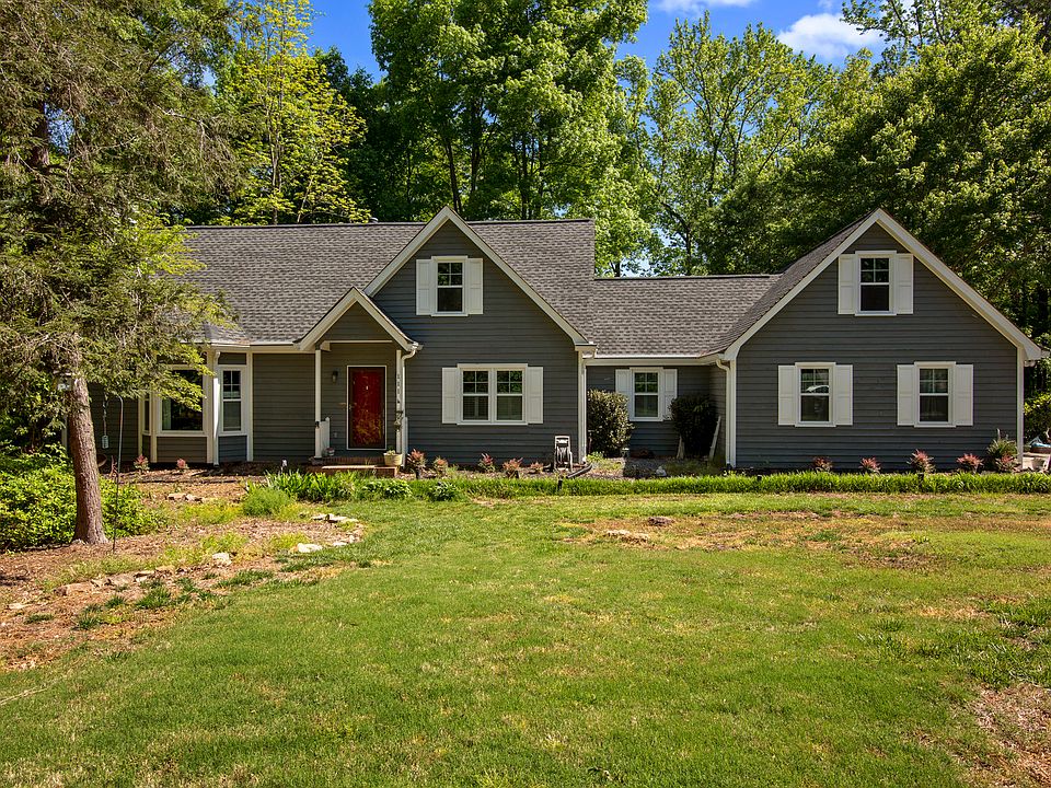 1st image of 111 Oak Forest Dr SE