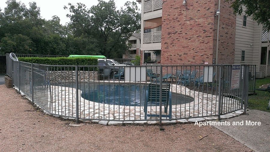 2nd image of 421 W San Antonio St