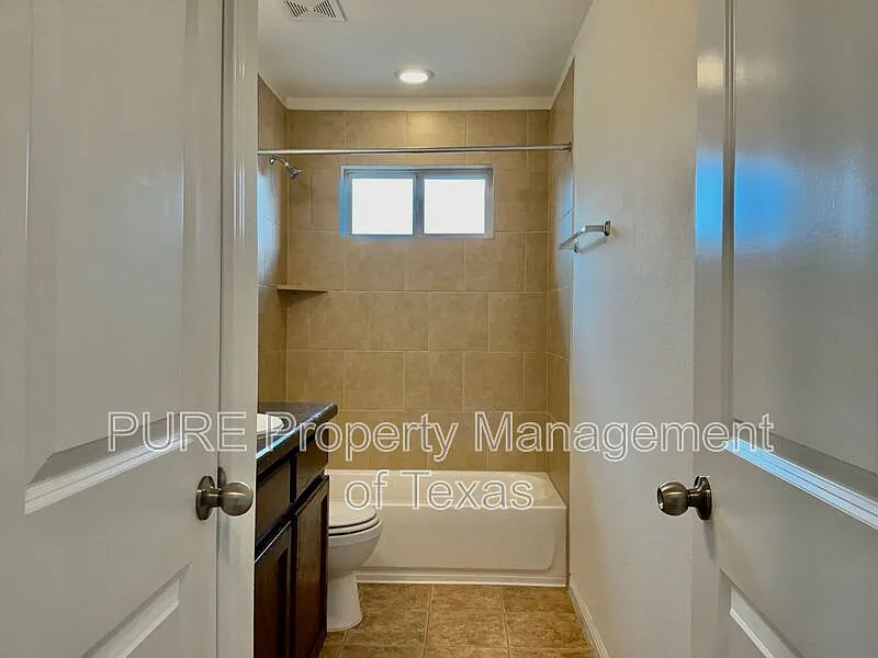 3 bed, 2.5 bath, 1785 sqft, $1,975 — Photo 3