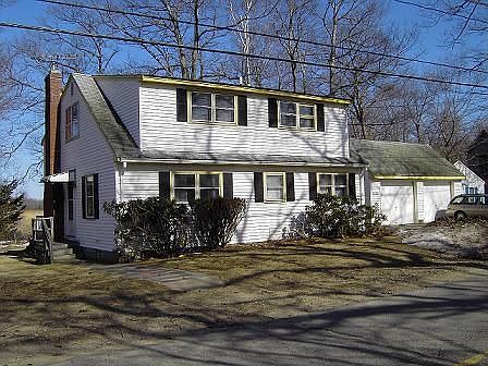 2nd image of 330 Drakes Island Rd