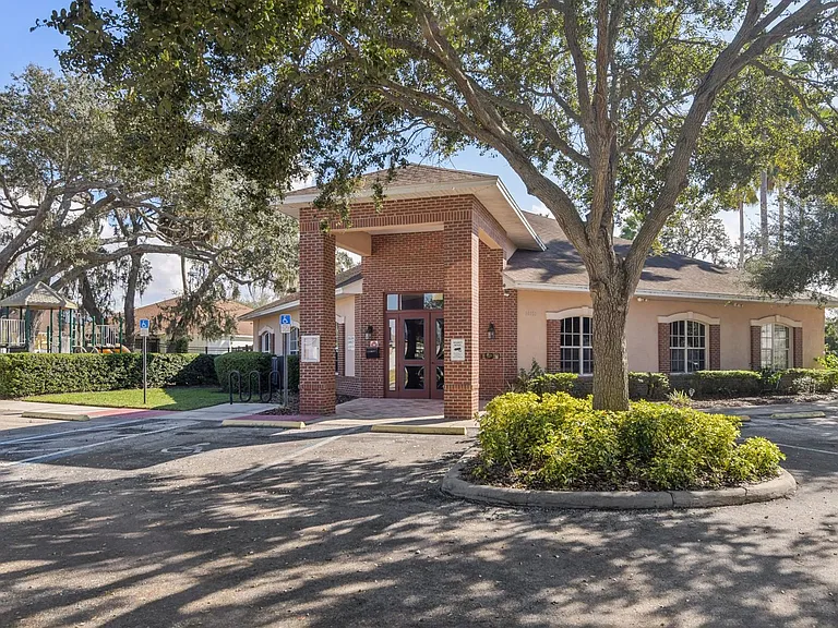 12805 Avelar Manor Pl — Photo 33